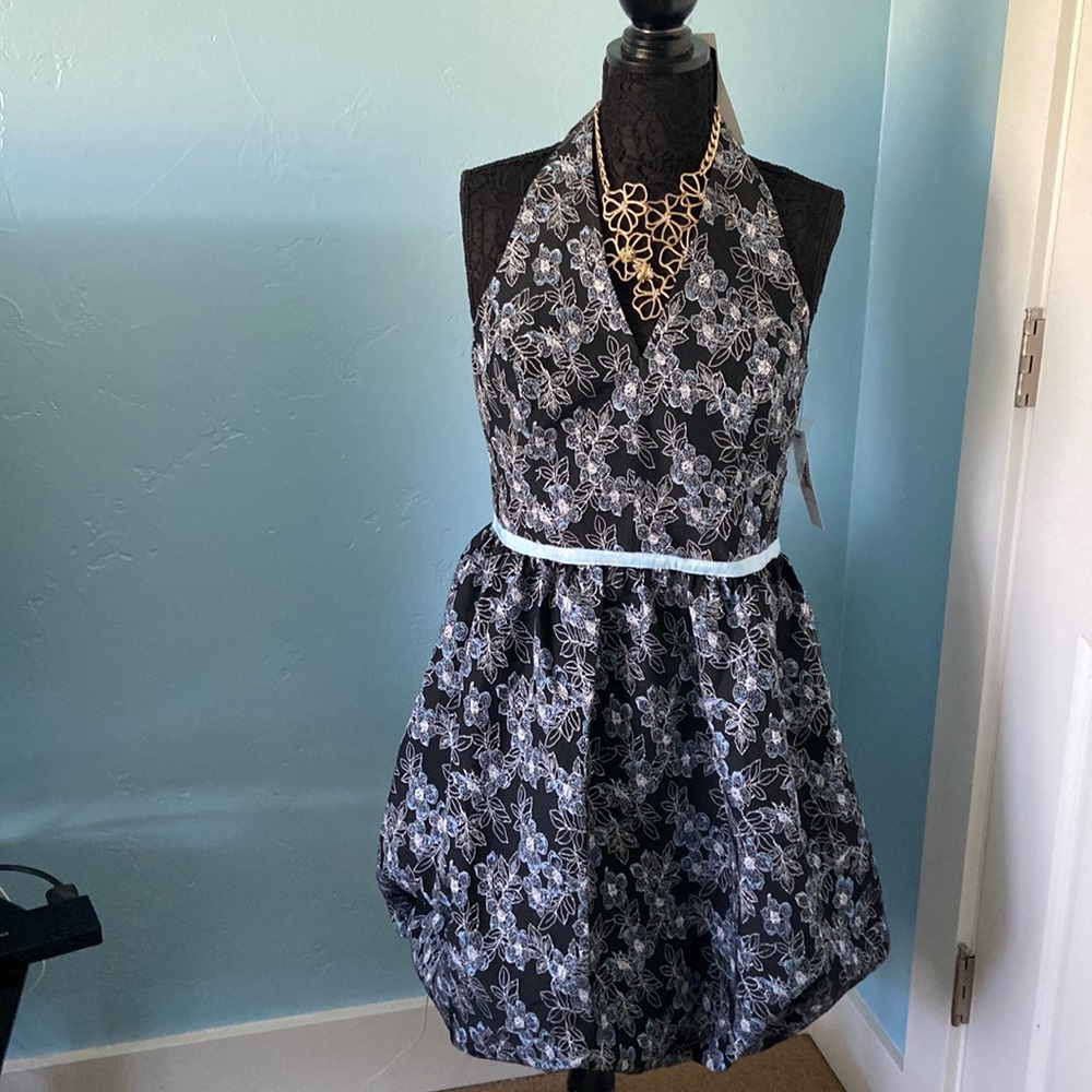 Brand new w tags Maggie London halter dress with bubble skirt 10